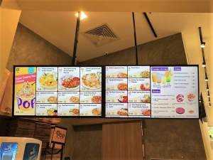 How Do Digital Menu Boards Streamline Operations in Quick-Service Restaurants?